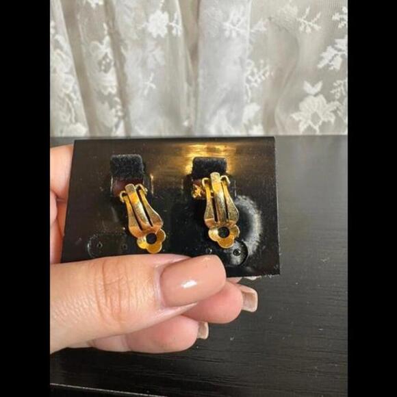 Vintage Gold-Tone Floral Rhinestone Clip-On Earrings - Picture 2 of 2